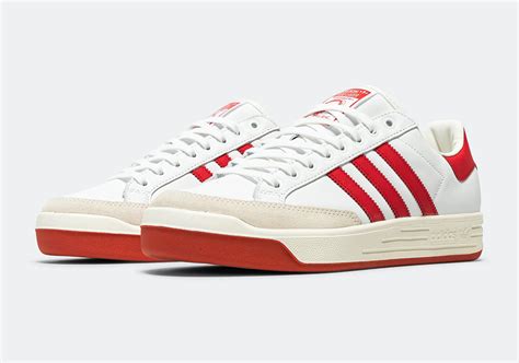 adidas air schuhe|Adidas 3 striped sneakers.